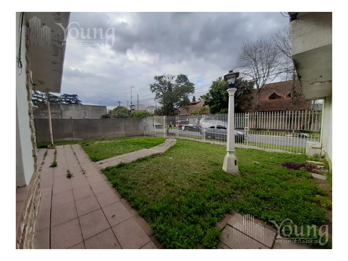 Imagen 3 de 28 de Casa De 4 Ambientes Con Jardin Y Pileta En Berazategui