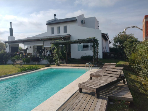 Casa En Venta - 4 Dormitorios 4 Baños - Cocheras - 993mts2 - Escobar