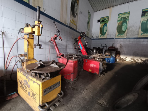 Imagen 2 de 18 de Se Vende Local Fondo De Comercio Maquinarias Y Mobiliario Los Teques