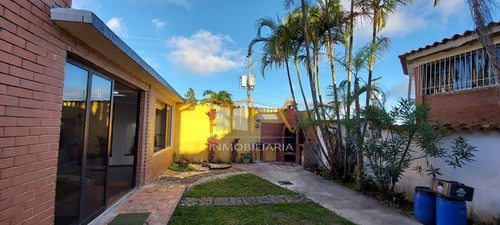 Imagen 4 de 18 de Mk Inmobiliaria Vende Town House En Llano Alto.urb Los Eucaliptos/04143995167mirtha De Freitas