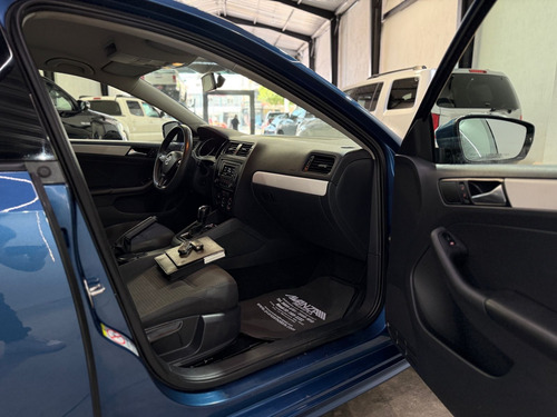 Volkswagen Jetta 2.5 Sportline At