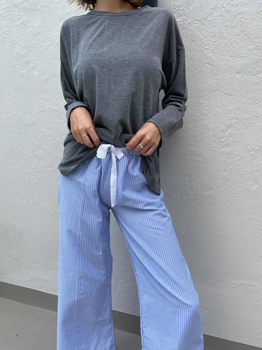 Imagen 3 de 7 de Pijama Annis Pantalon Oxford Y Remera Negra Jelue Otoño Dama