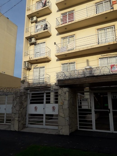 Imagen 10 de 11 de Departamento De 2 Ambientes En Venta - Moron Centro