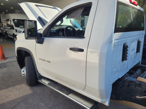 Chevrolet Silverado 6.6 3500 Chasis Cab V8 At