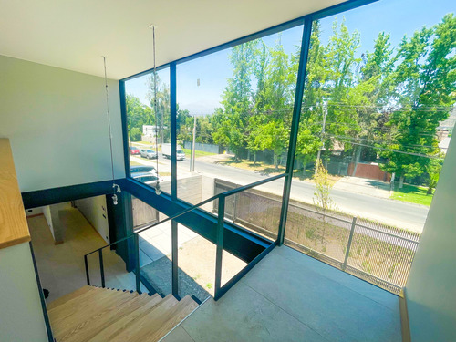 Increible Casa Minimalista-colegio Newland