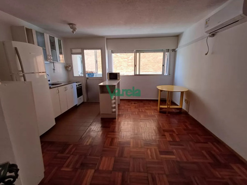 Venta Apto Cuidad Vieja, 1 Dorm, Vista Al Mar, Impecable, Tza. Lavadero