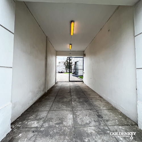 Venta Logística Depósito Y Oficinas Barrio La Blanqueada