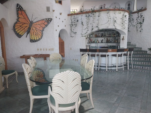 Casa En Venta En Valle De Bravo En Fracc. La Peña