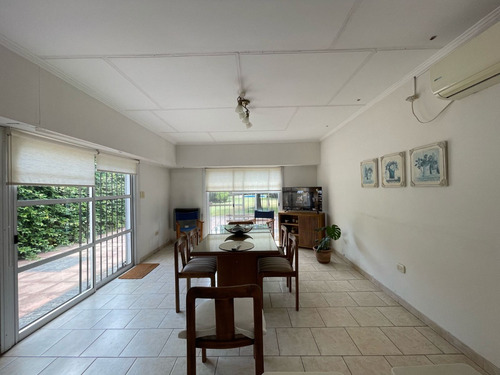 Venta Casa Apto Credito - 4 Ambientes - Centro - Luján