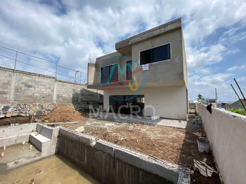 Casa En Preventa En Fracc. Tehuicil Con Escrituras, Con Amplio Jardín Y Alberca