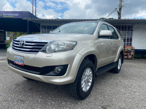 Imagen 1 de 16 de Toyota Fortuner