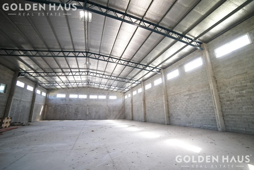 Lote De 7600 M2 En La Mejor Zona De Paso Del Rey Con Nave Industrial A M De Acceso Oeste Oportunidad