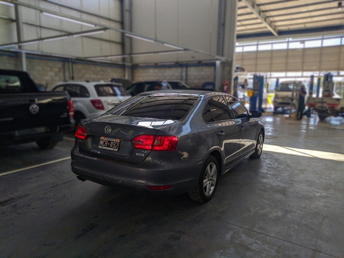 Imagen 5 de 13 de Volkswagen Vento 2.5 170 Hp Luxury
