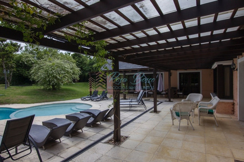Casa En Golf, 6 Dormitorios *- Ref: 6099