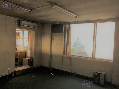 Imponente Edificio En Block En Monserrat
