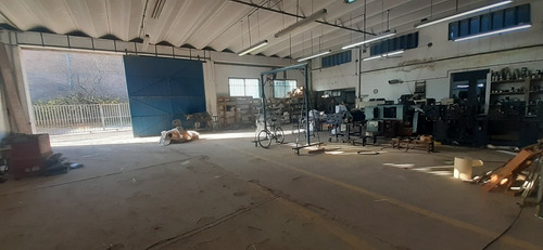 Se Vende Inmueble , Ubicado A 50 Mts. De La Plaza Principal De La Ciudad De Villa Dolores - Traslasierra- Cordoba,con Un Potencial Importante Para Un Desarrollo Inmobiliario O Centro Comercial .