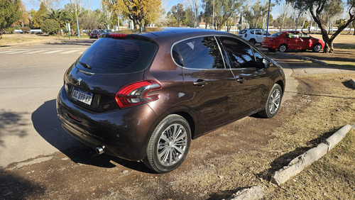 Peugeot 208 1.6 Feline