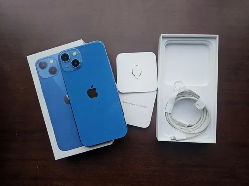 Celular iPhone 13 128 Gb 4 Ram En Caja + Set De Fundas (Usado)