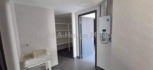 Departamento En Renta En Bosque Real, Huixquilucan Jl 25-3625.