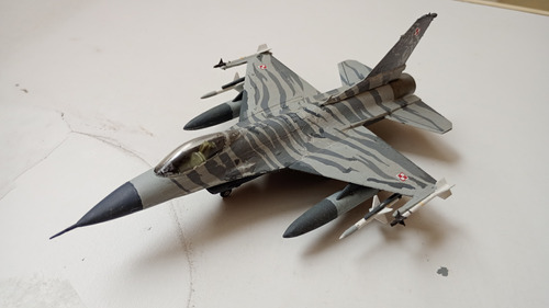 Lockheed Martin F-16 1:72 Hobbycraft Maqueta Armada Completa