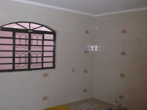 Dois Sobrados No Mesmo Terreno, Total De Cinco Quartos, Cômodos Amplos, 303m² De Área Construída