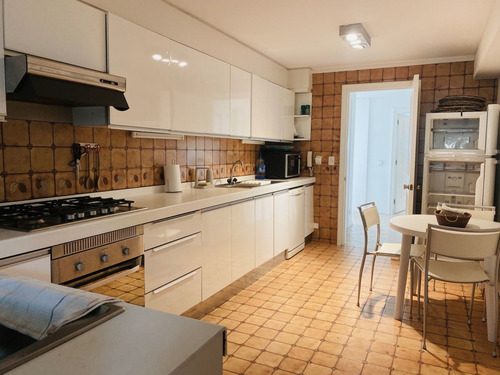 Apartamento En Venta De 4 Dormitorios En Península
