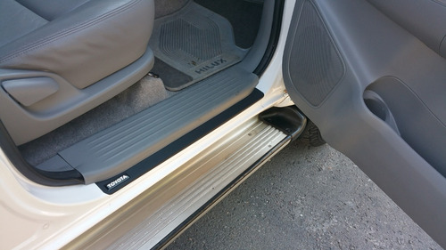 Imagen 3 de 8 de Protector Cubre Zócalos Toyota Hilux L/v D/c