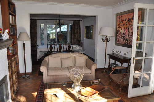 Casa En Venta De 4 Dorm. En Las Condes Excelente Estado