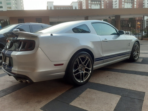 Imagen 5 de 15 de Ford Mustang 2013 5.8l Shelby Coupe Mt