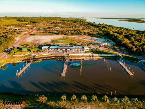 Terreno En Venta Barrio Privado En Carmelo, Médanos De Punta Gorda Casa Chic.