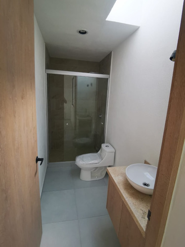 Renta De Casa Residencial En Privada Con Casa Club Ciudad Maderas
