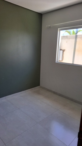 Casa Com 3 Dorms, 1 Wc, Sala E Cozinha Integradas E Garagem.