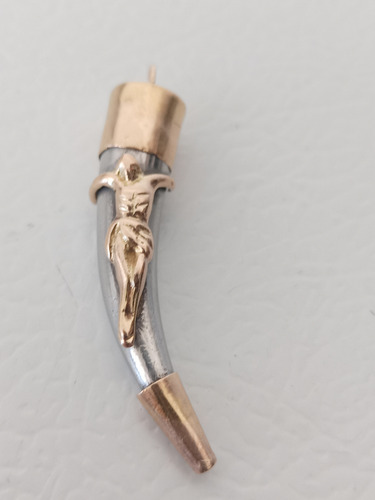 Dije Tipo Colmillo Acero Con Casquillos Y Cristo De Oro 10k Dorado (Usado)