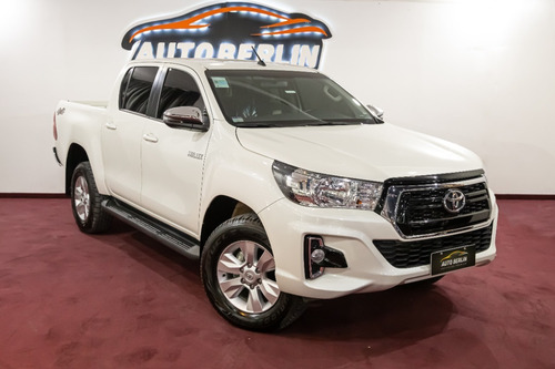 Imagen 3 de 15 de Toyota Hilux Srv 4x4