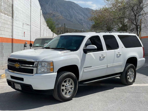 Imagen 1 de 15 de Chevrolet Suburban 2014 5p Lt V8/5.3 Aut 2da/banca