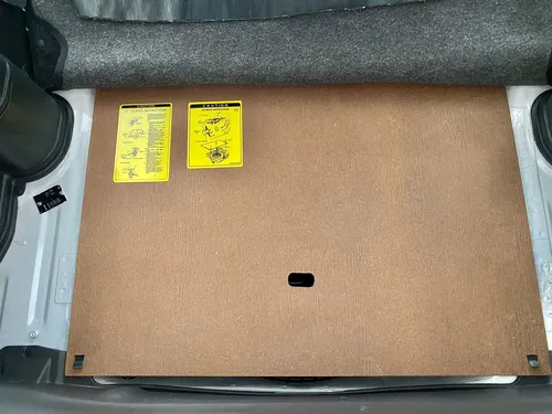 Tabla Para Baúl De Suzuki Swift Twin Cam 1.3 Gti Con Calcas (Usado)
