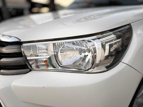 Toyota Hilux 2.7 Cabina Doble Sr Mt