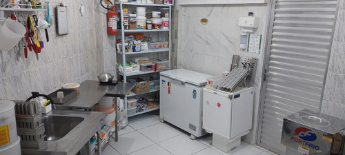 Passo Fábrica De Sorvetes, Com Loja E Açaiteria