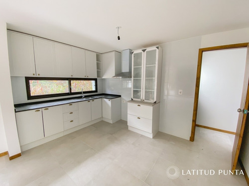 Casa En Pinares- Ref: 1425
