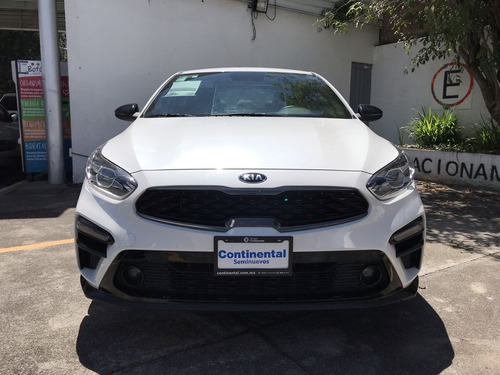 Imagen 2 de 15 de Kia Forte 2021 2.0 Hb 5 P Gt Line At