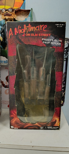 Vendo Figura Guante Freddy Krueger 1