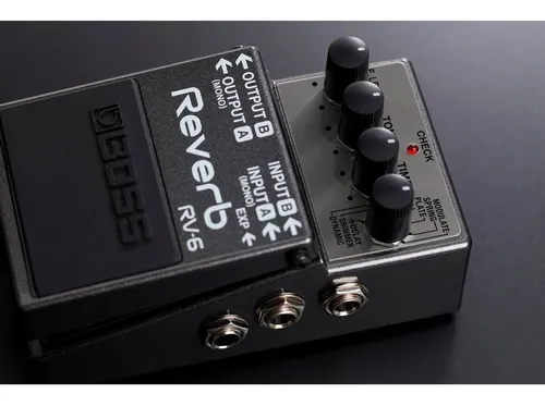 Pedal de efeito Boss Reverb RV-6 preto | Parcelamento sem juros