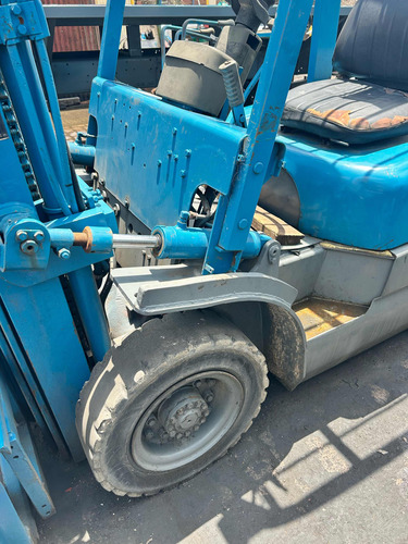 Montacargas De 2.5 Ton De Tres Torres , Con Desplazados De U