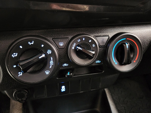 Imagen 15 de 25 de Toyota Hilux 2.4 Cd Dx 150cv 4x2 2017