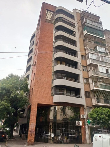 Imagen 2 de 23 de Depto De 2 Dormitorios Al Frente En El Centro En Venta