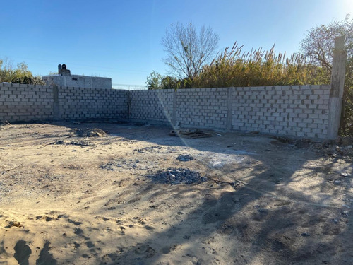 Alquiler De Hermoso Terreno Con 2 Locales Sobre Avenida Iriarte.
