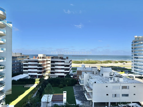 Apartamento En Venta De 2 Dormitorios En Icon Tower, Punta Del Este.