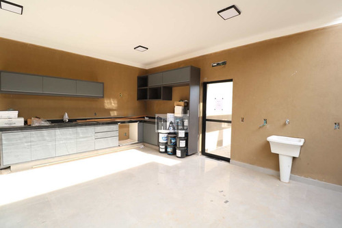 Casa À Venda No Condomínio Village Damha Ii Com 3 Quartos 196m² - V8251