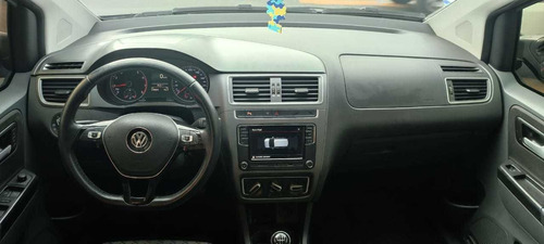 Imagem 8 de 10 de Volkswagen Fox 2018 1.6 Comfortline Total Flex 5p