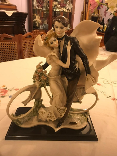 Figura Florence Boda En Bicicleta Capodimonte